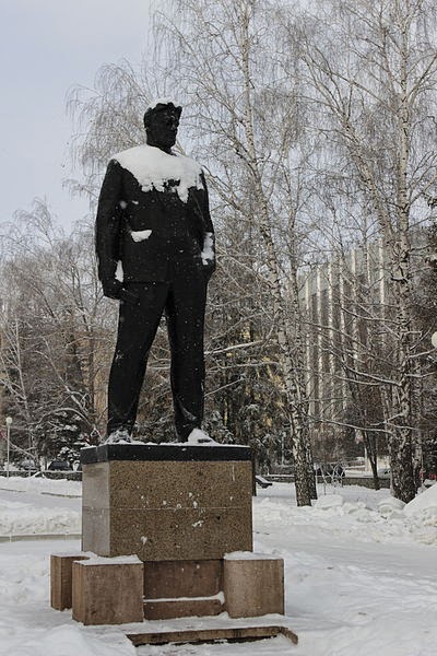памятник Маяковскому