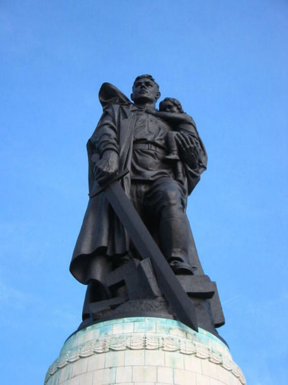 Памятник воину-освободителю в Берлине