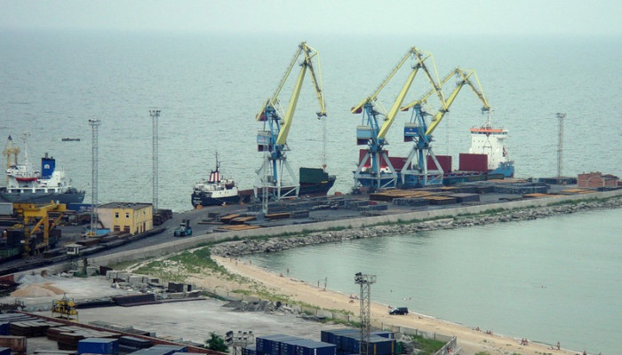 Вид на порт Мариуполь