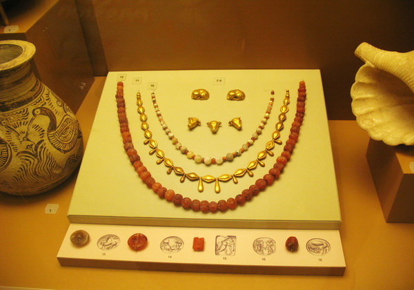 Коллекция украшений из музея Ираклиона
