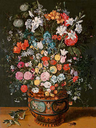 Большой букет из лилий, ирисов, тюльпанов, орхидей и пионов в вазе, декорированной изображениями Амфитриты и Цереры