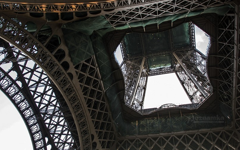 Эйфелева башня в Париже (La tour Eiffel)